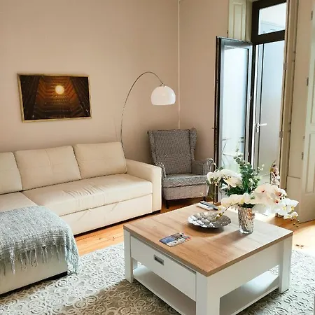 Unique - With Private Patio Appartement